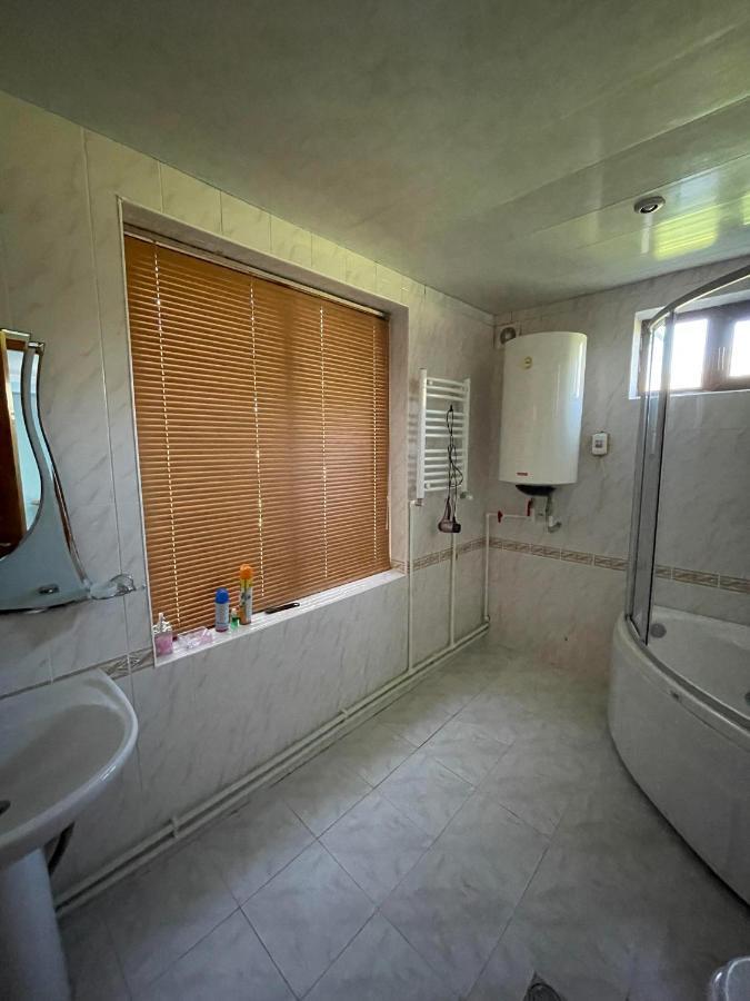 Blue Guest House Samtredia Ngoại thất bức ảnh