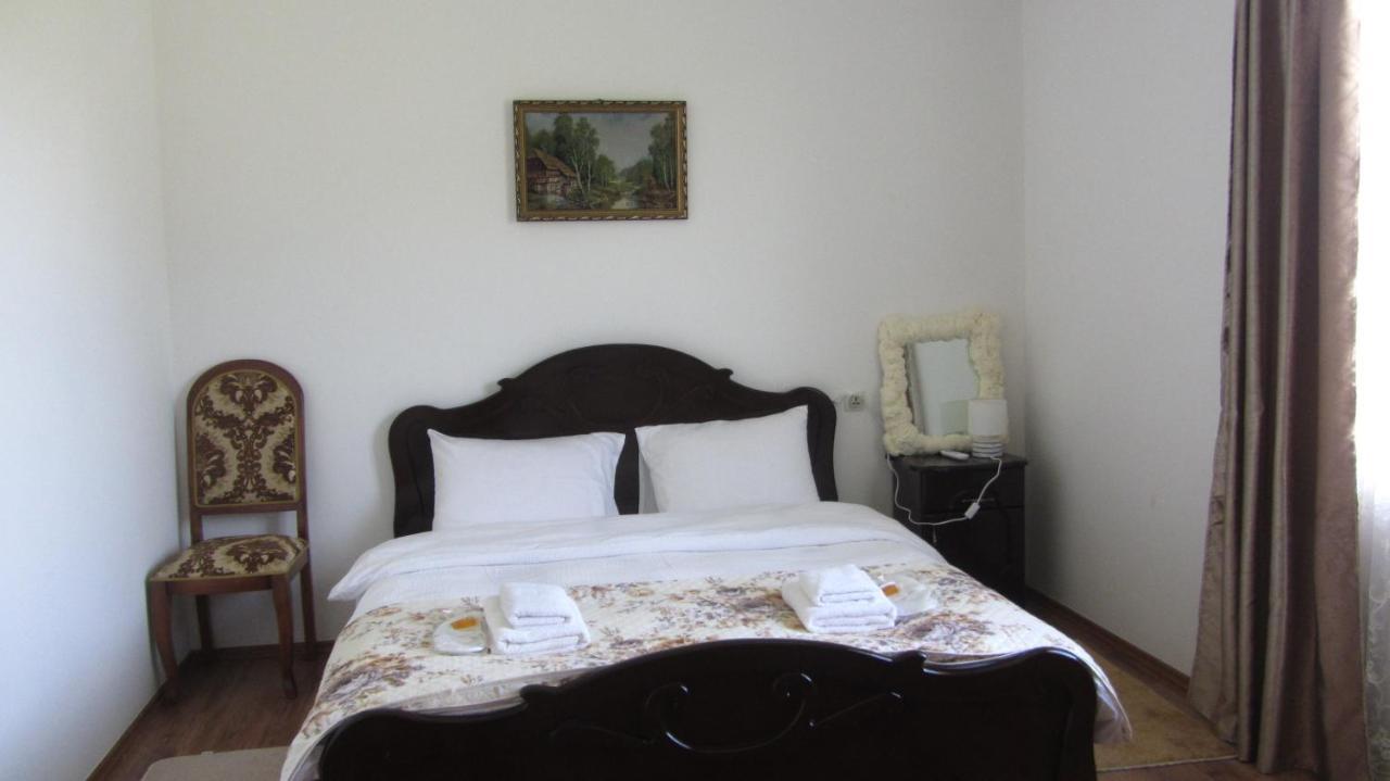 Blue Guest House Samtredia Ngoại thất bức ảnh