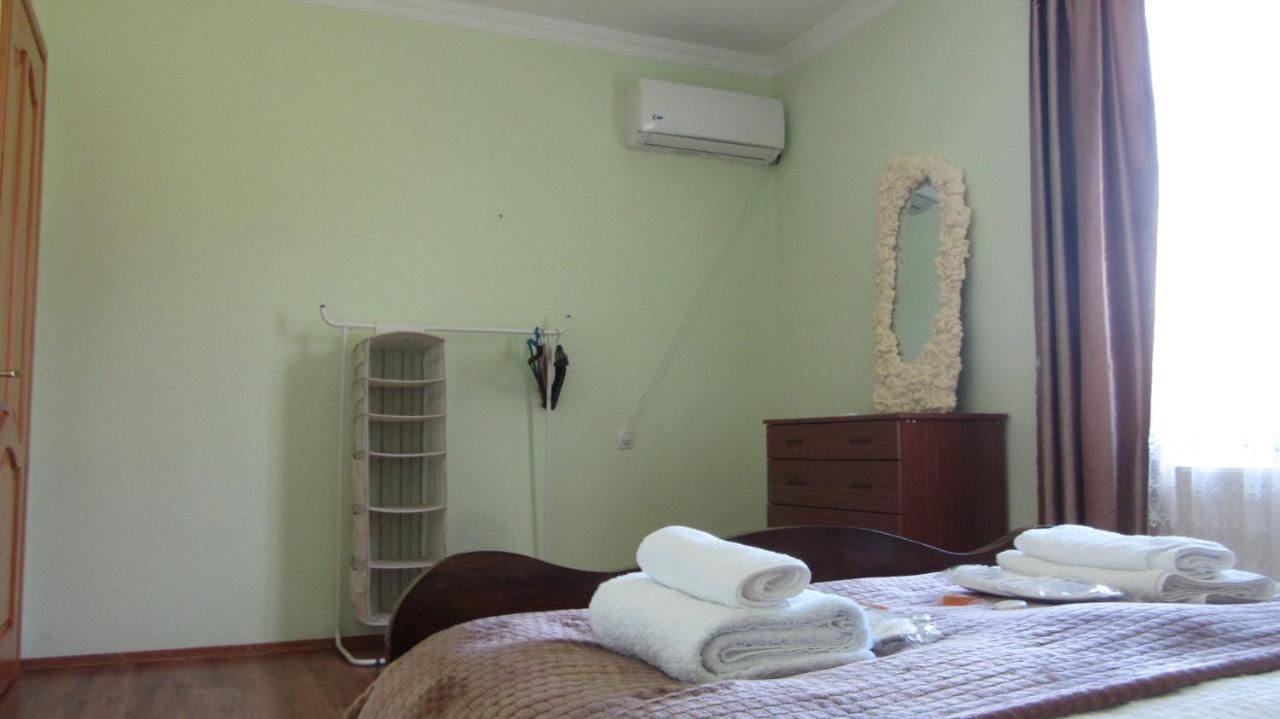 Blue Guest House Samtredia Ngoại thất bức ảnh