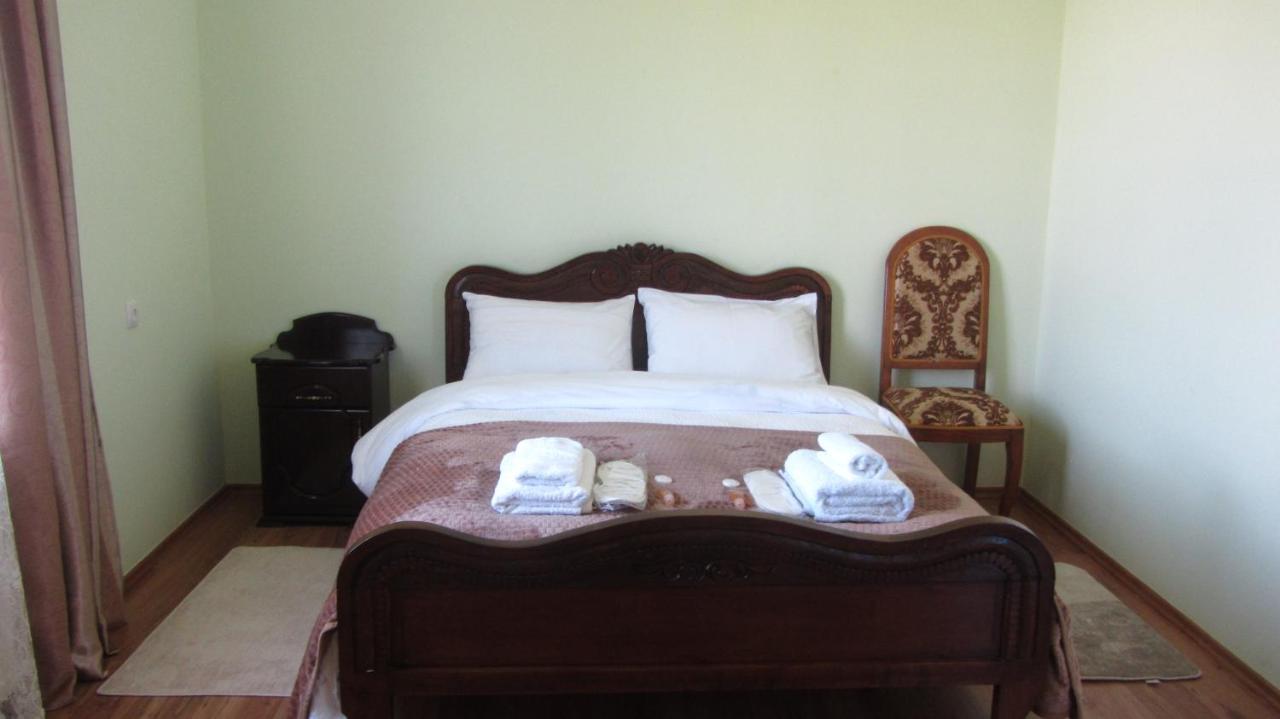 Blue Guest House Samtredia Ngoại thất bức ảnh