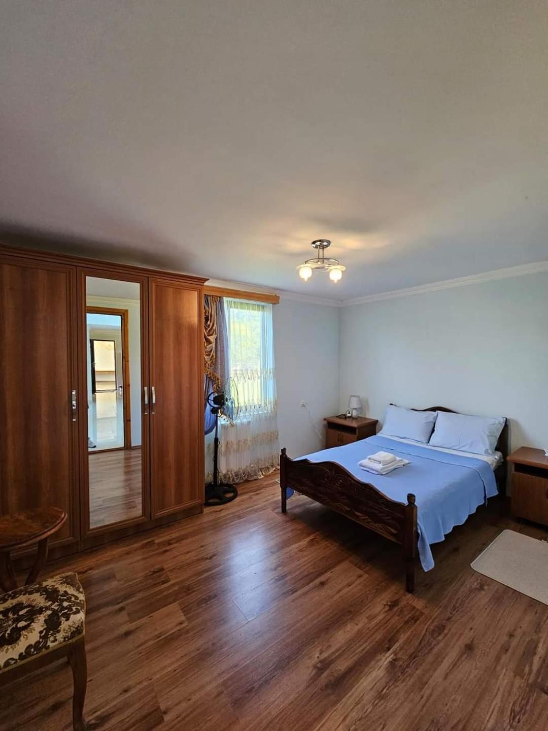 Blue Guest House Samtredia Ngoại thất bức ảnh